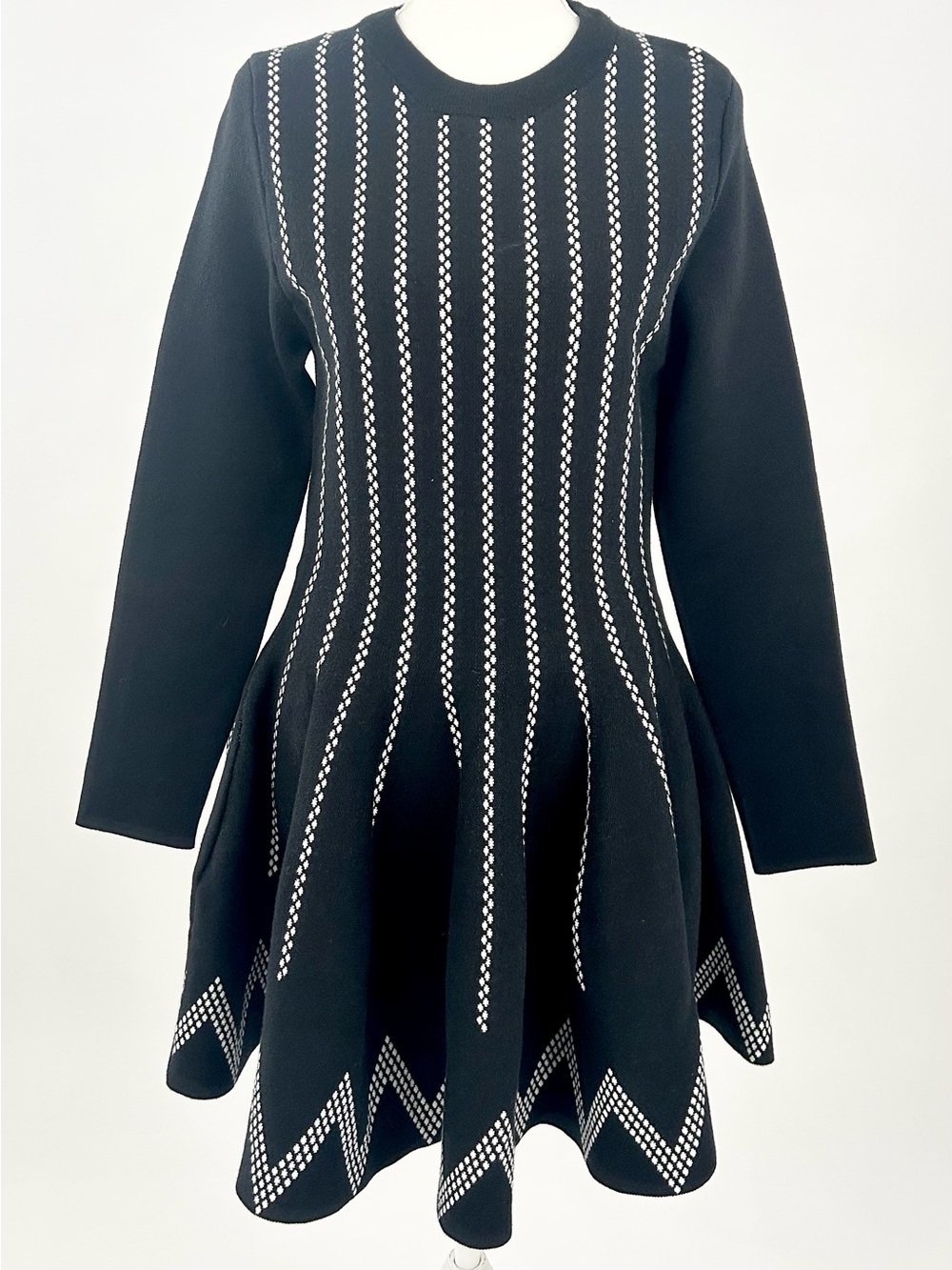 Chicwish Black White Fit & Flare Knit Sweater Dress Long Sleeve L